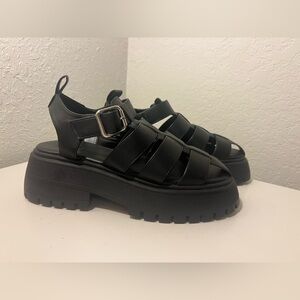 Women’s ASOS Design Mermaid Chunky Fisherman’s Shoes Black Size 9